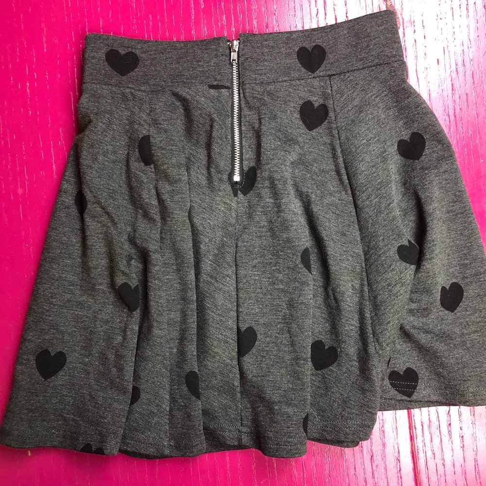 Divided Heart Pattern Skirt - Picture 4 of 6